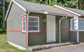 Malahat Bungalows Motel